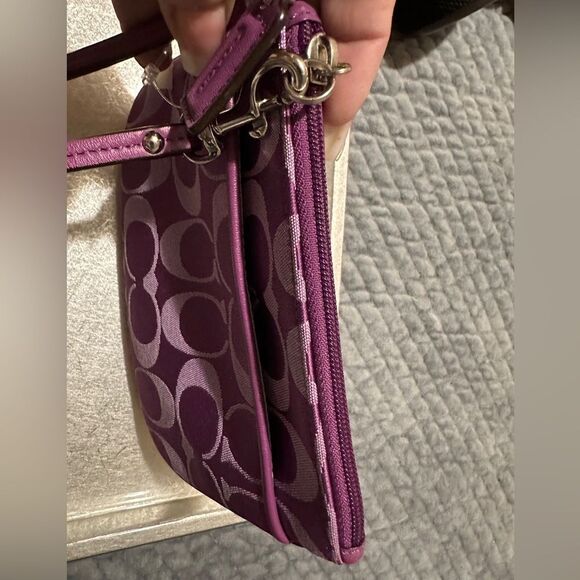 COACH Signature C Jacquard
Wristlet - Purple Leather Trim - New with Min… - Picture 14 of 17